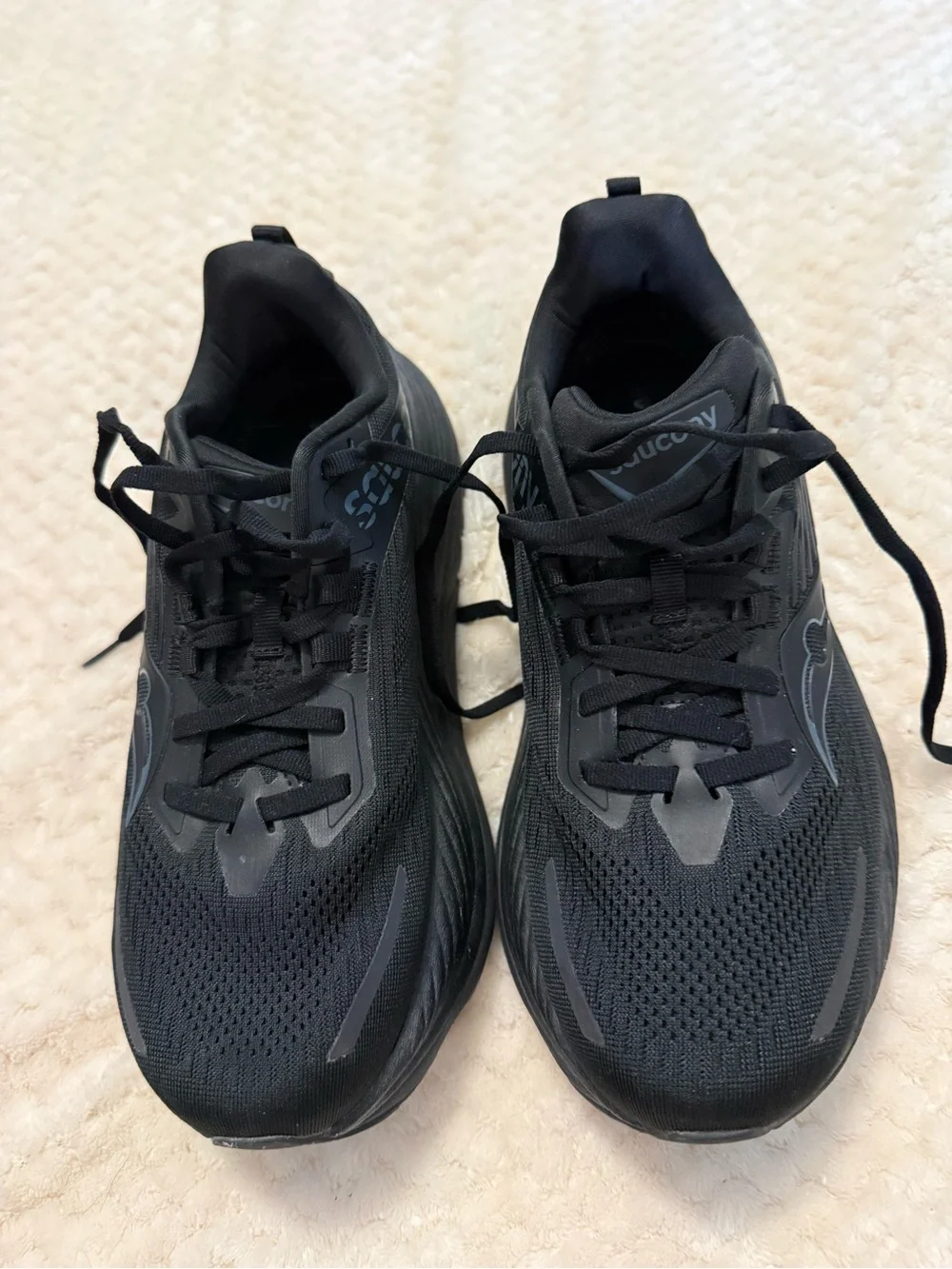 Saucony Hurricane 24 Black Running Shoes Women’s Size 9